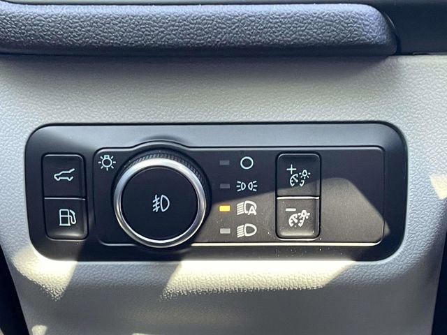 New 2025 Ford Escape SE w/ PHEV Premium Package FWD image 15