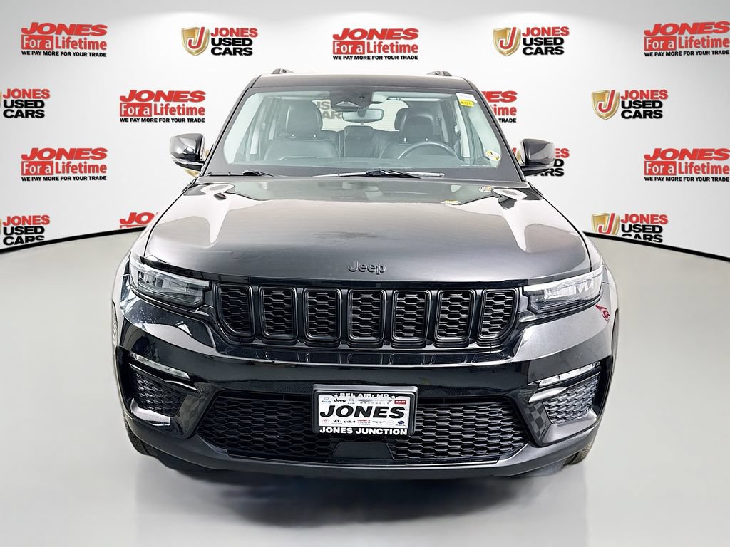 Used 2023 Jeep Grand Cherokee Limited w/ Black Appearance Package AWD/4WD image 12