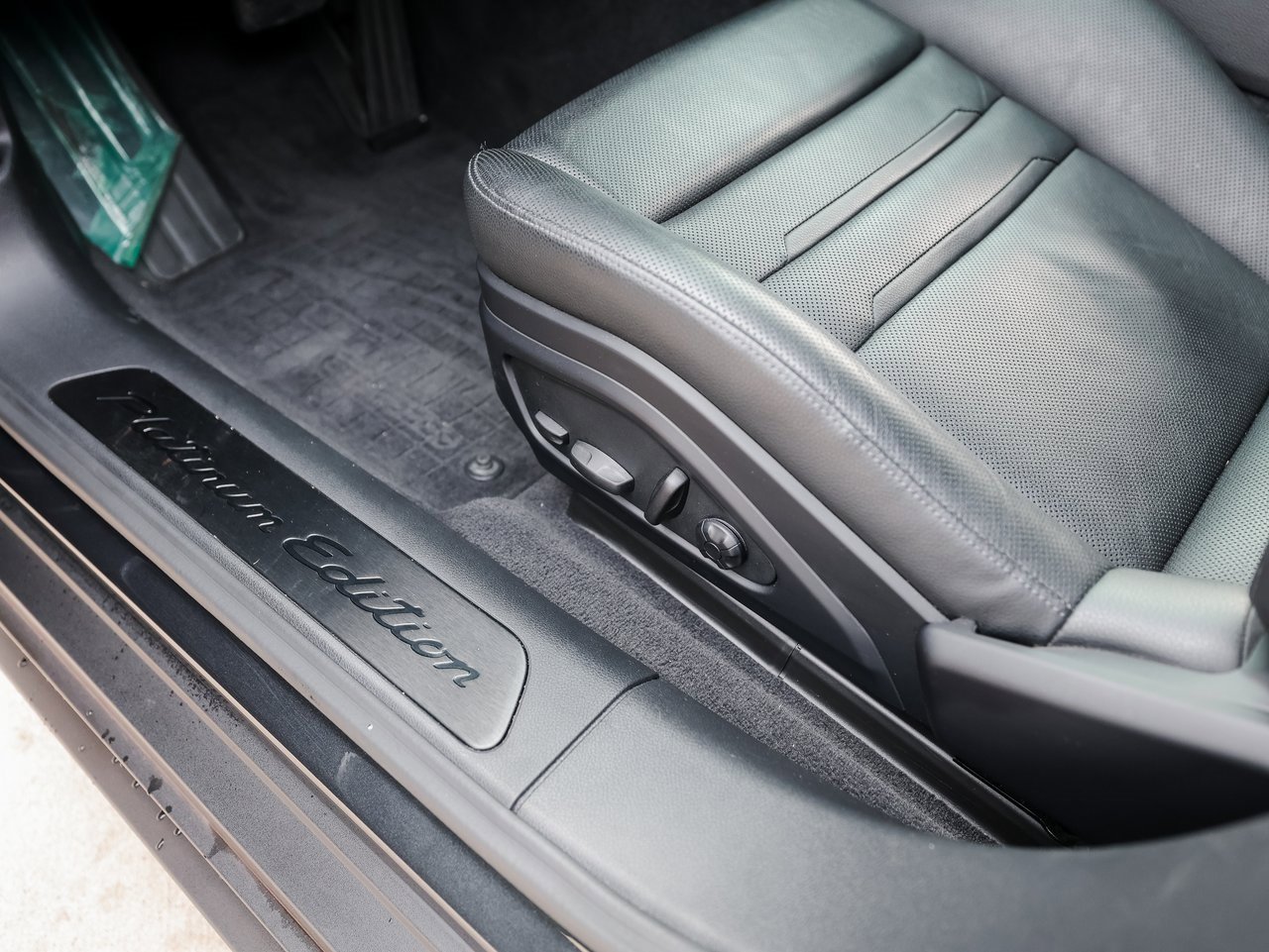 Certified 2023 Porsche Panamera Platinum Edition image 14