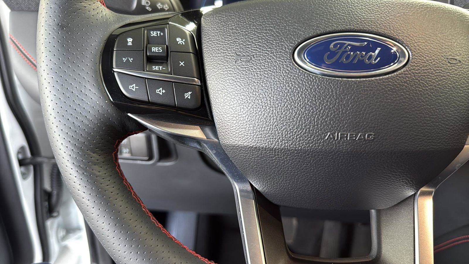 Certified 2025 Ford Explorer ST-Line w/ Premium Package image 17