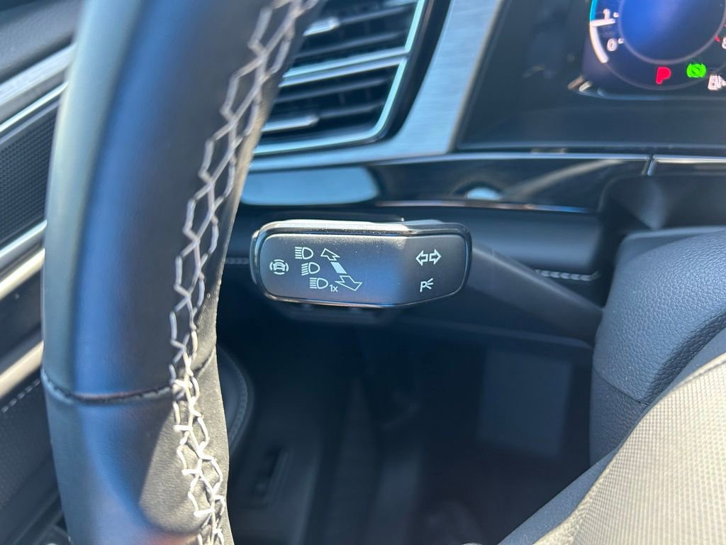 Used 2025 Volkswagen Atlas Cross Sport SE w/ Panoramic Sunroof Package image 23