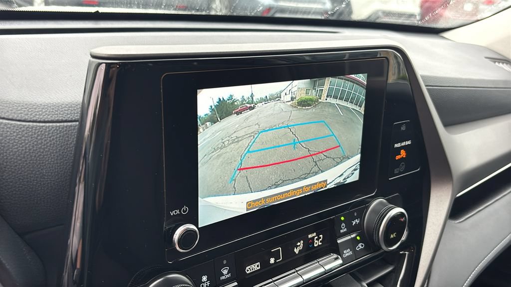Used 2025 Toyota Highlander LE AWD/4WD image 21