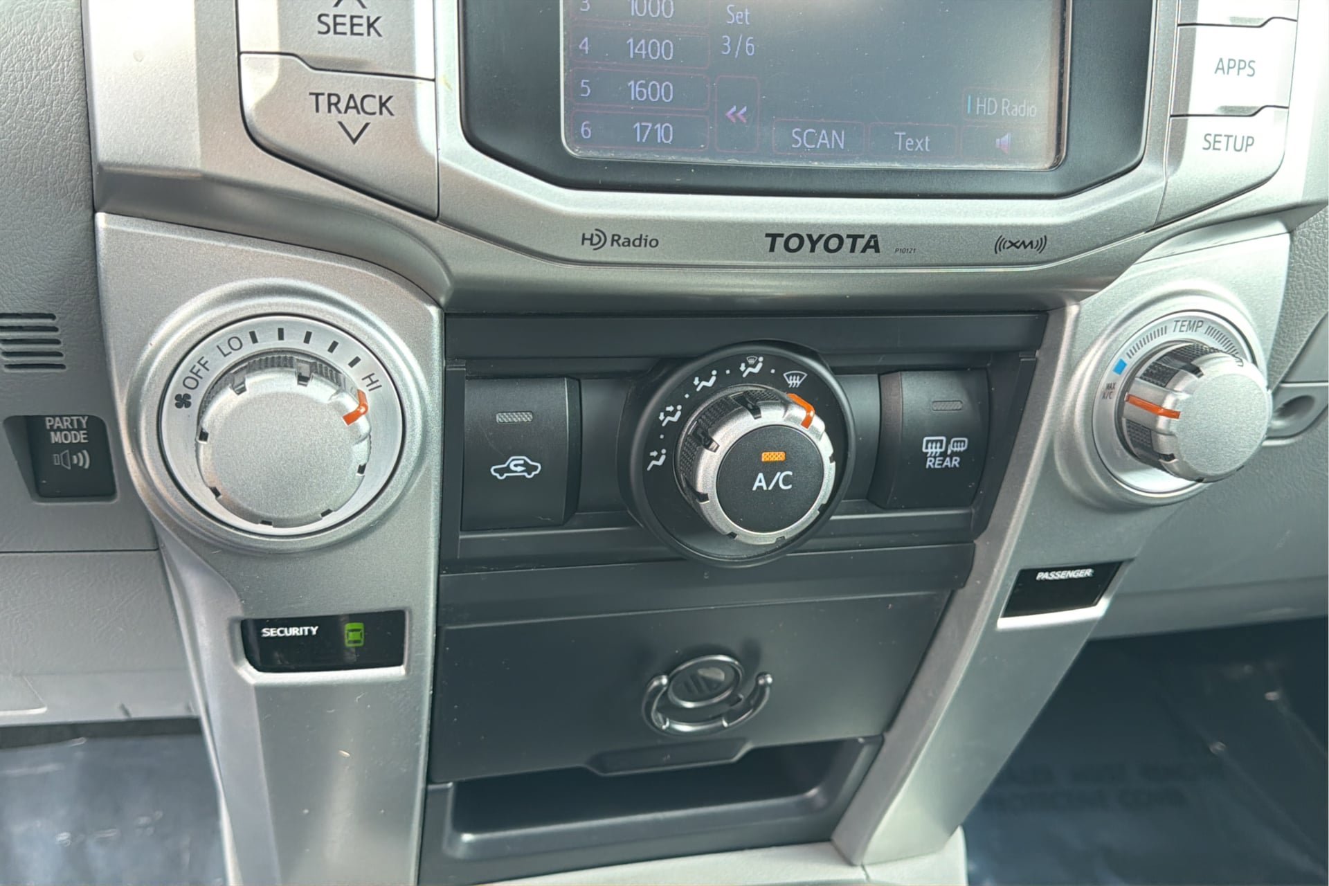Used 2013 Toyota 4Runner SR5 w/ Premium Pkg AWD/4WD image 28