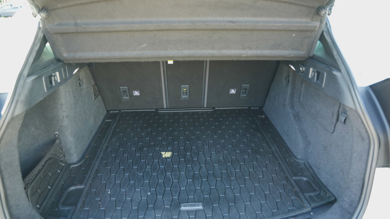 Used 2019 Jaguar F-PACE Premium image 27