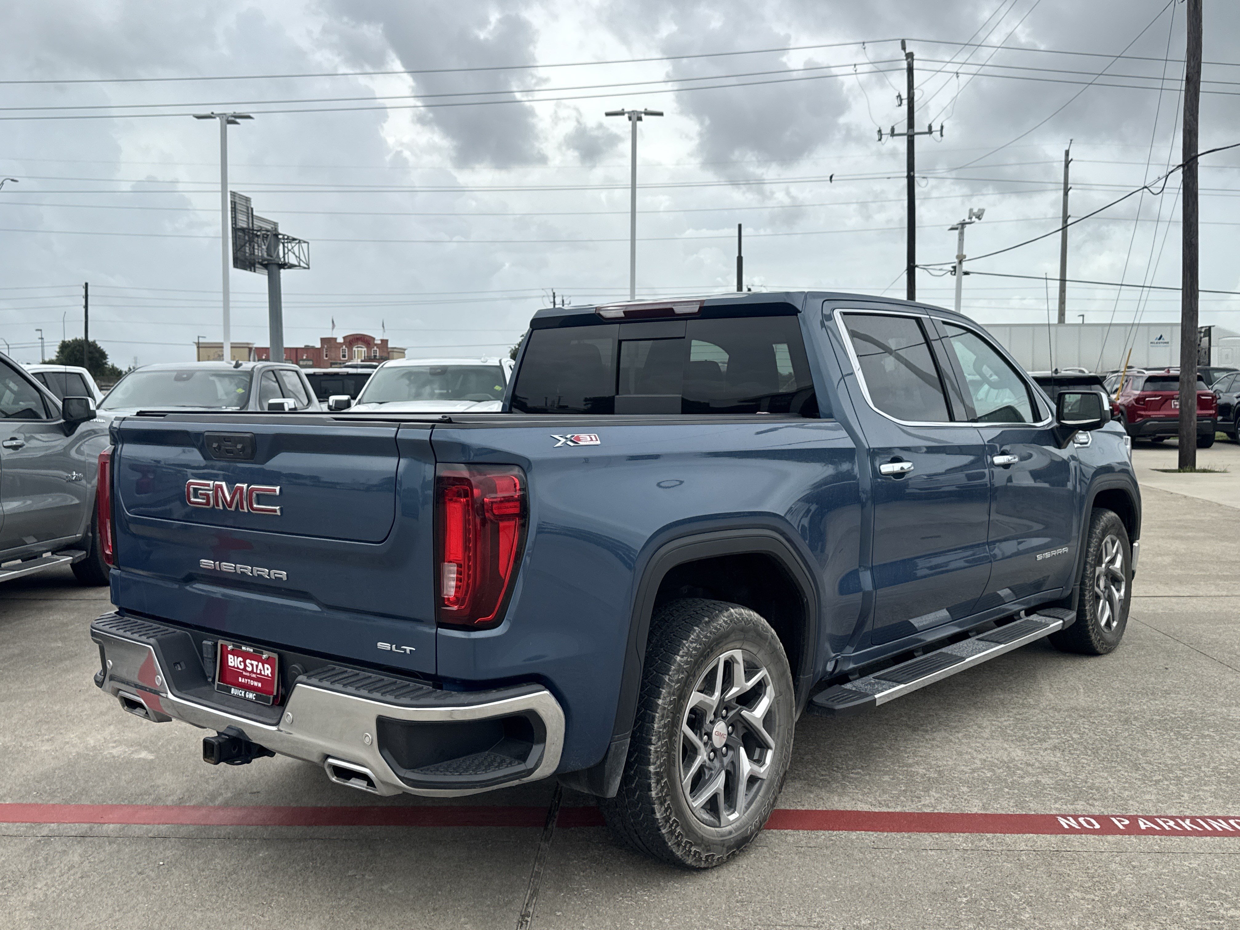 Used 2024 GMC Sierra 1500 SLT w/ SLT Premium Plus Package AWD/4WD image 11