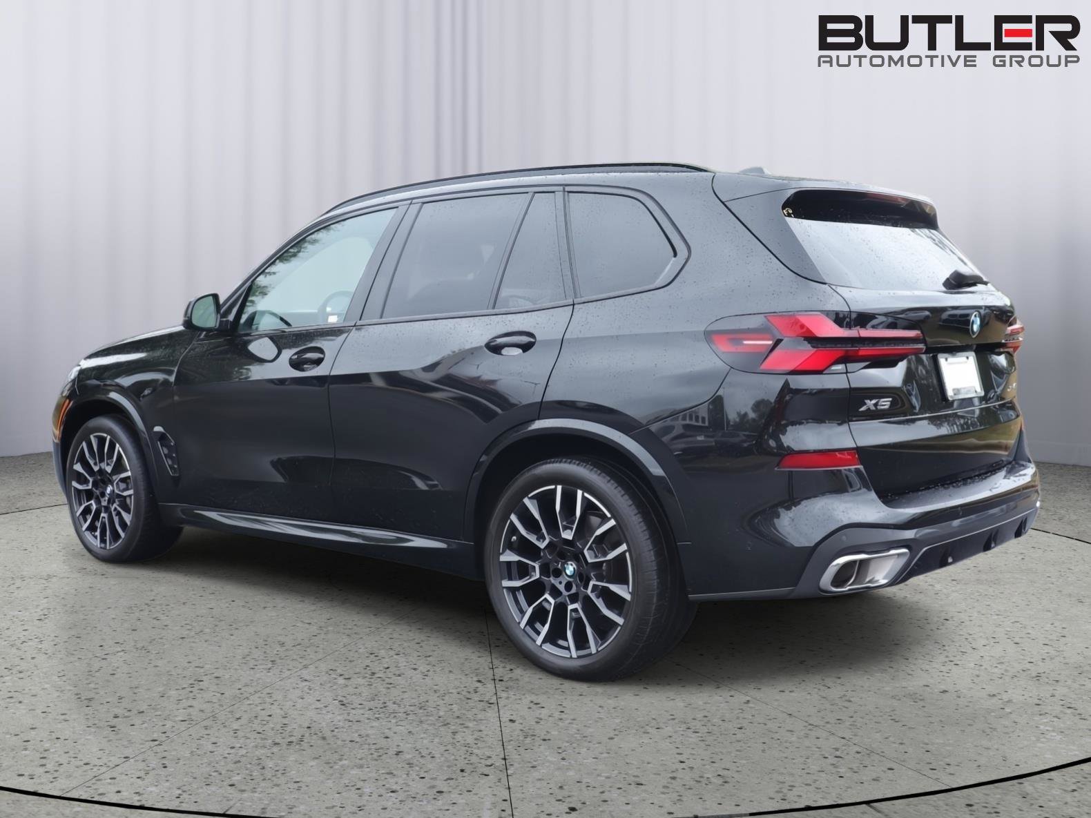 Used 2025 BMW X5 xDrive40i w/ M Sport Package AWD/4WD image 5