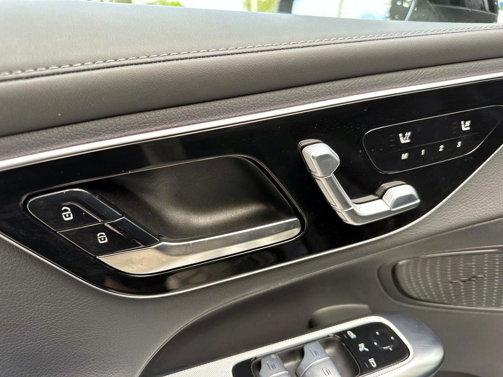 Used 2025 Mercedes-Benz GLC 300 image 19