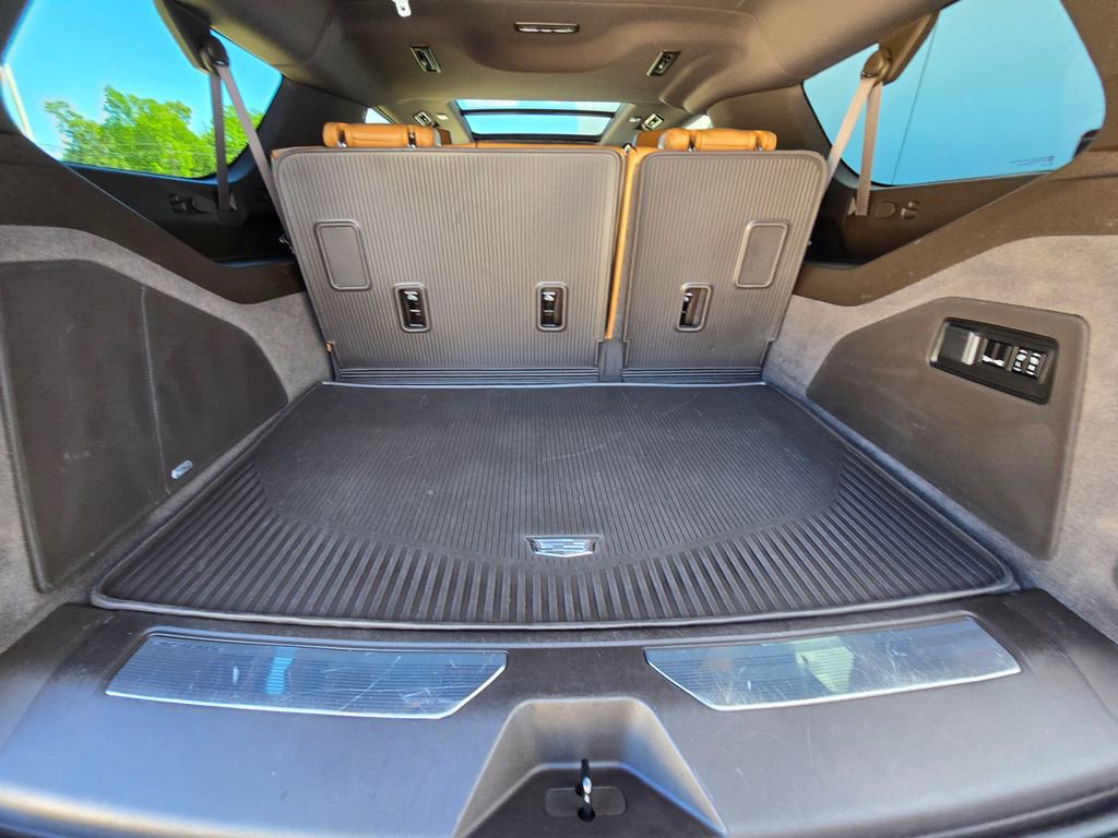 Used 2022 Cadillac Escalade ESV Premium Luxury w/ Performance Package RWD image 35