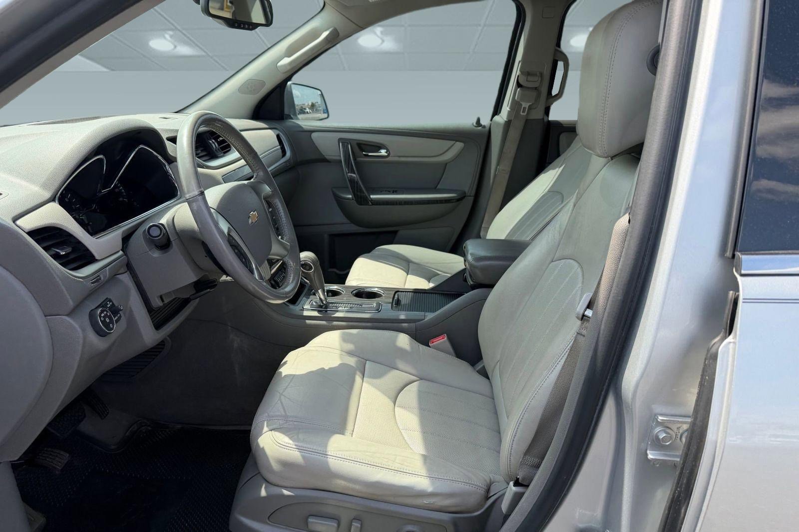 Used 2013 Chevrolet Traverse LTZ FWD image 5