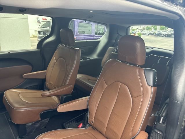 Used 2017 Chrysler Pacifica Limited FWD image 14