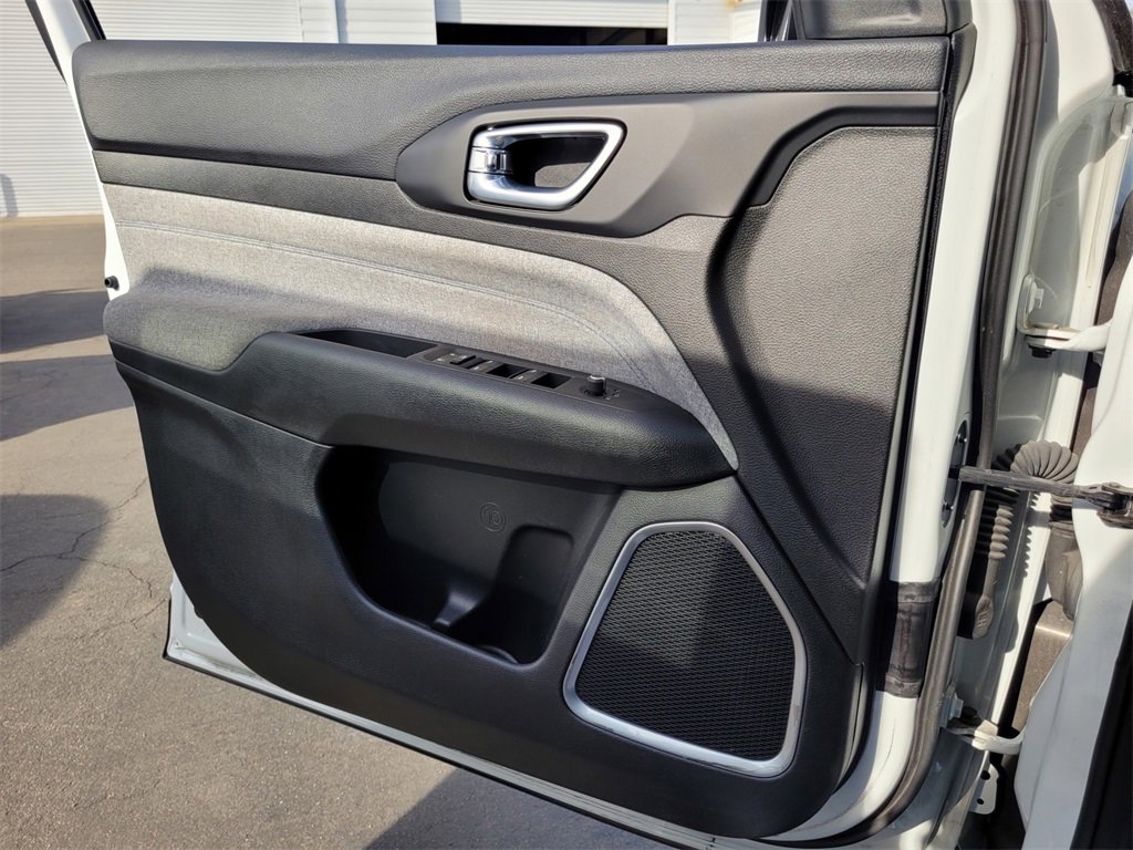 Used 2024 Jeep Compass Latitude image 24