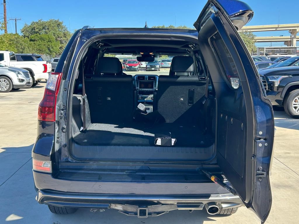 Used 2021 Lexus GX 460 Luxury w/ Sport Design Package AWD/4WD image 13