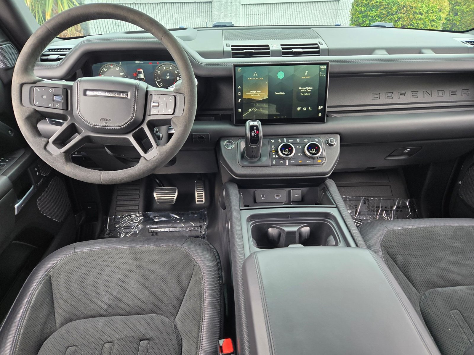 Used 2022 Land Rover Defender 110 V8 AWD/4WD image 16