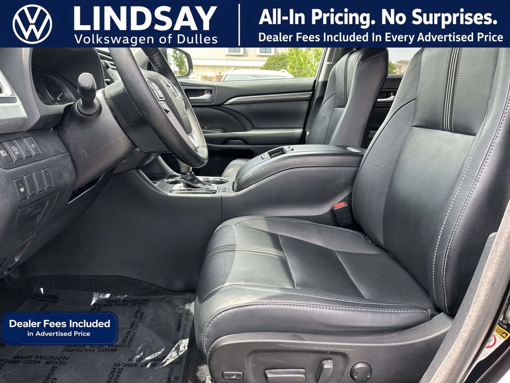 Used 2018 Toyota Highlander SE w/ Carpet Mat Package (TMS) AWD/4WD image 11