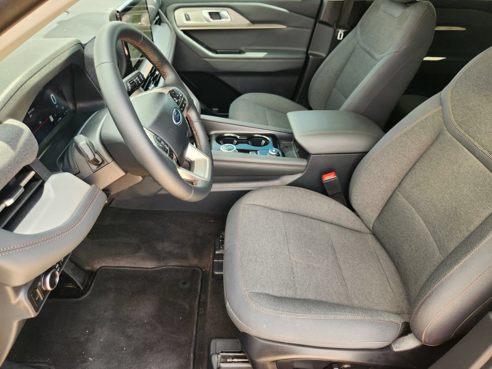 Used 2025 Ford Explorer Active RWD image 14