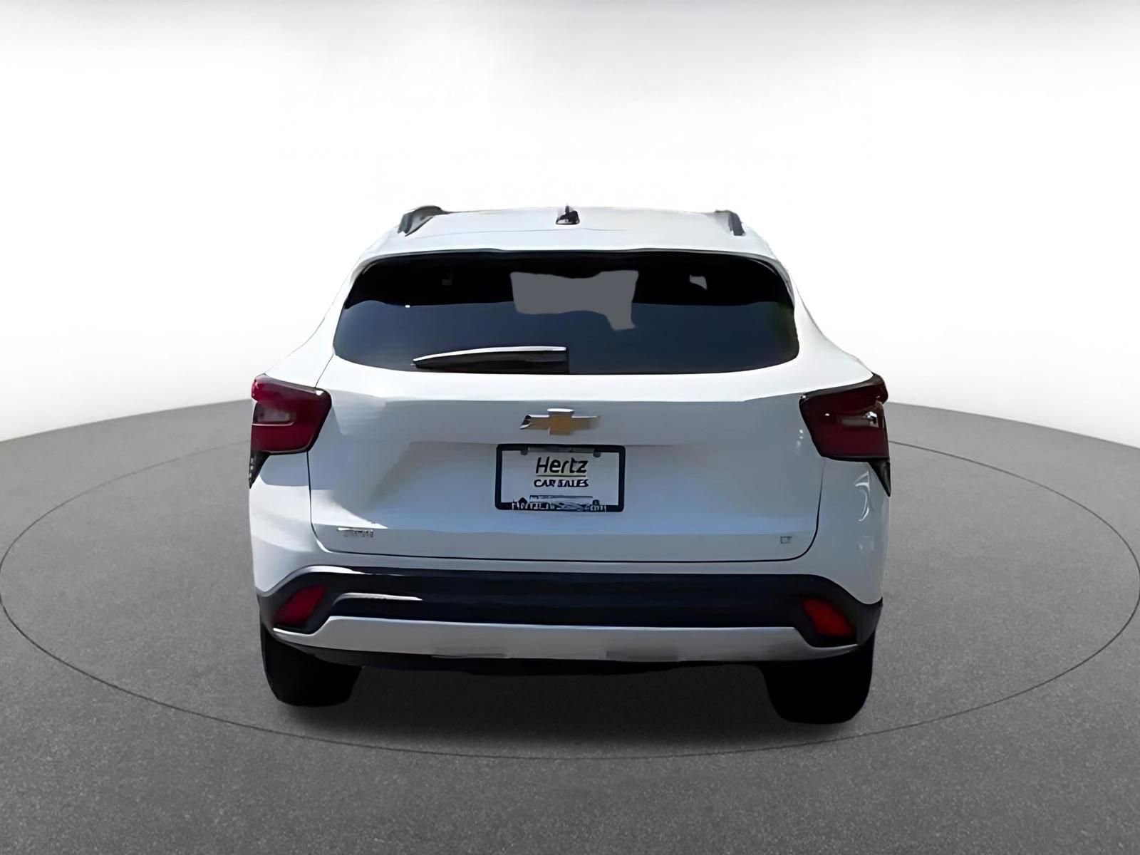 Used 2025 Chevrolet Trax LT FWD image 12