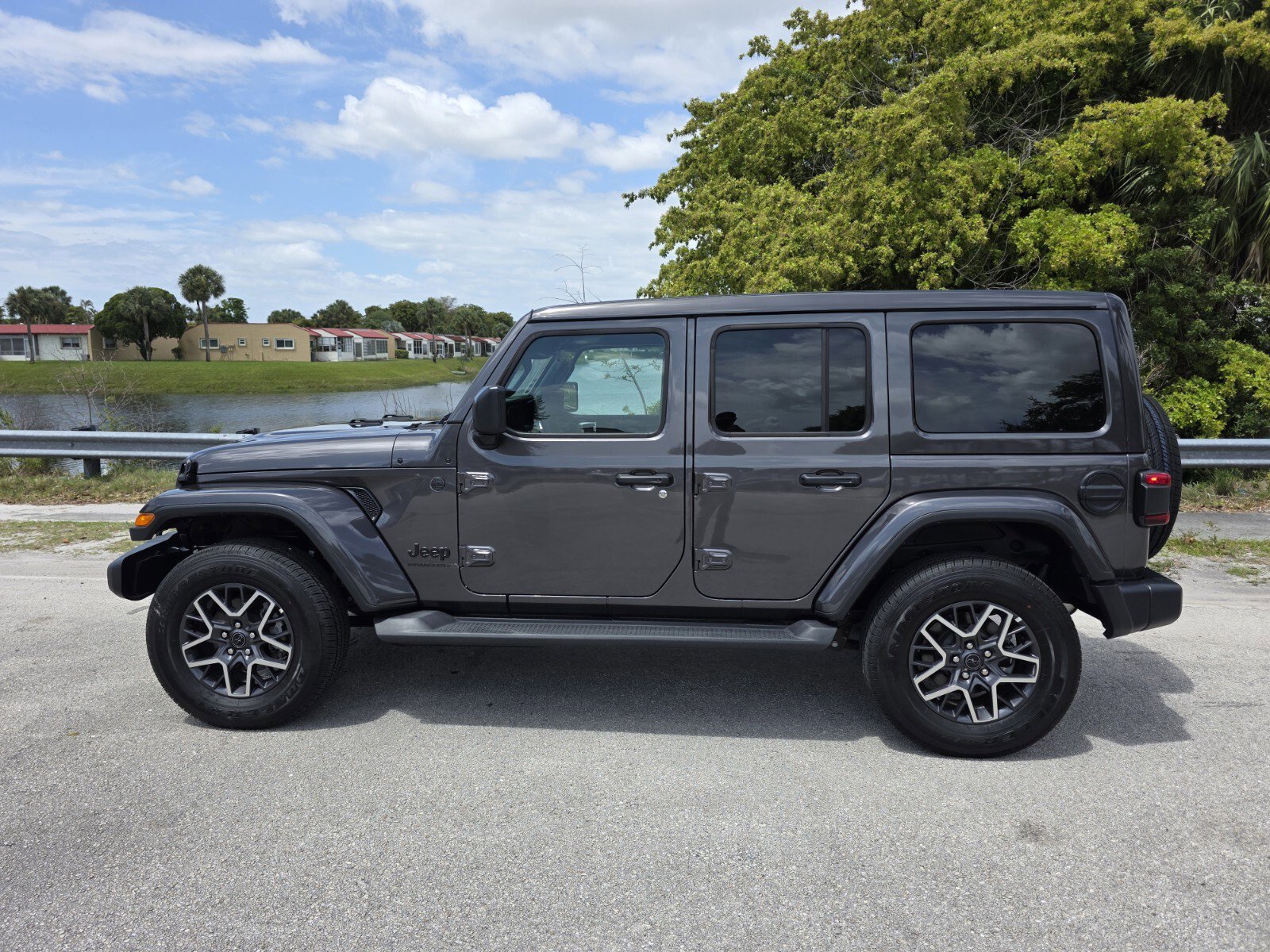 Used 2026 Jeep Wrangler Sahara image 7