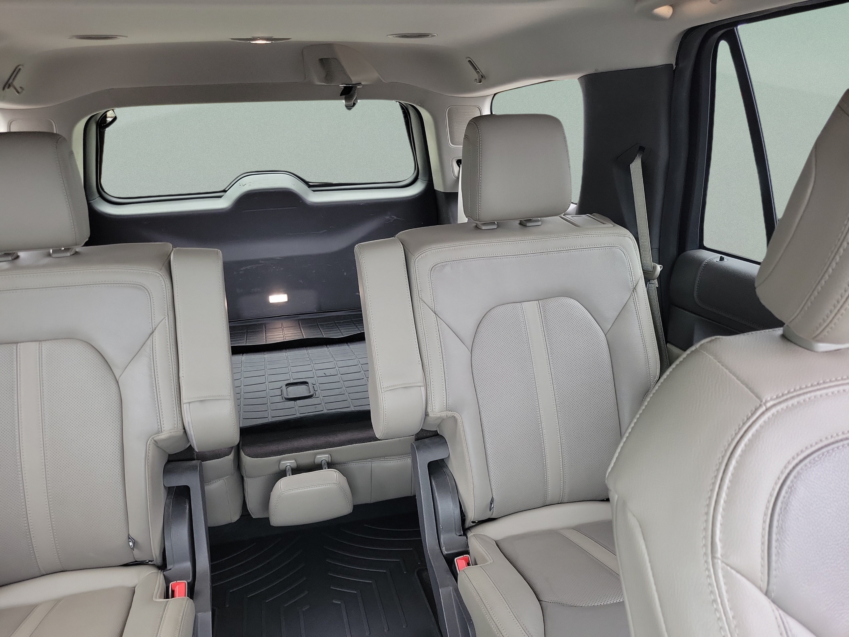 Used 2018 Ford Expedition Limited w/ Equipment Group 302A RWD image 10