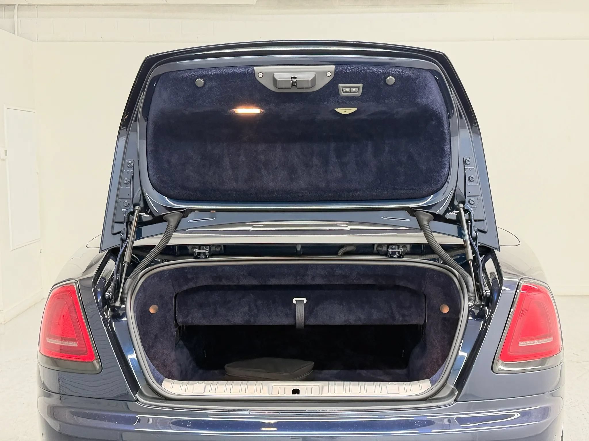 Used 2017 Rolls-Royce Dawn RWD image 85