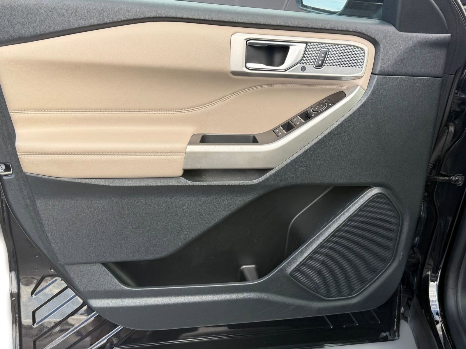 Used 2023 Ford Explorer Limited image 11