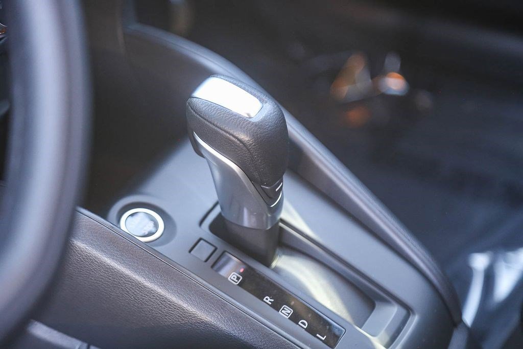 Certified 2025 Nissan Kicks Play S image 17