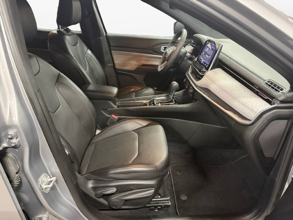 Used 2023 Jeep Compass Latitude AWD/4WD image 10