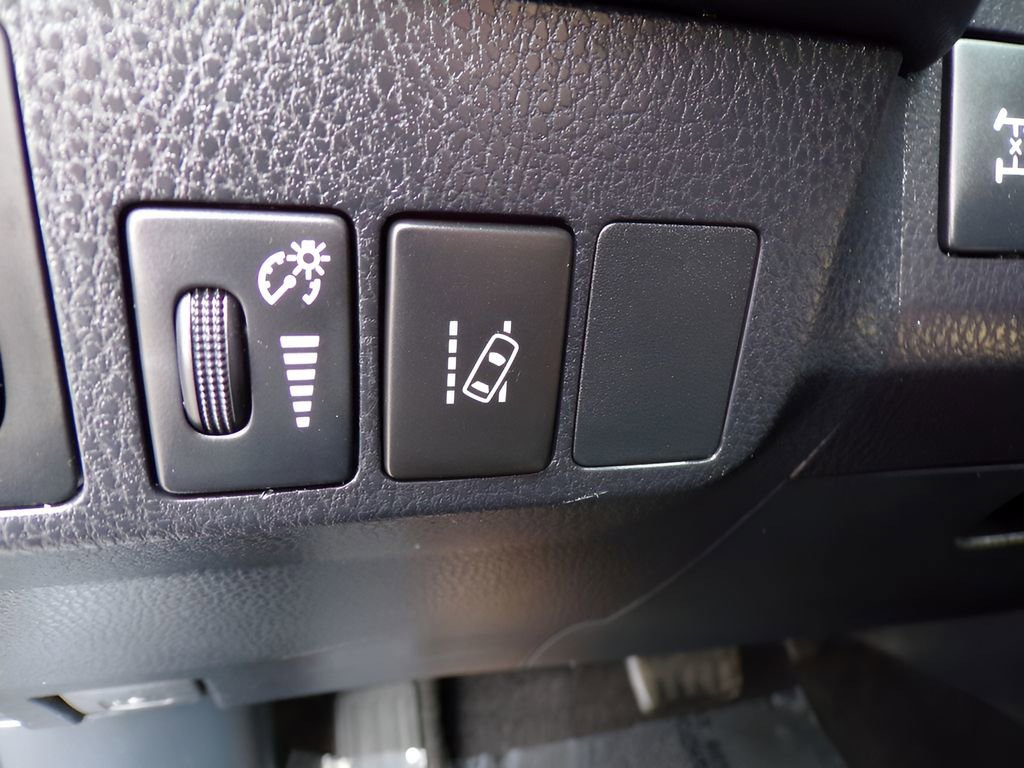 Used 2018 Toyota RAV4 LE image 20