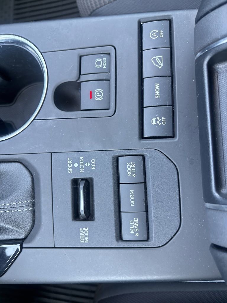 Used 2022 Toyota Highlander LE image 24