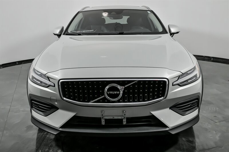 Used 2020 Volvo V60 T5 Cross Country w/ Protection Package Premier image 4