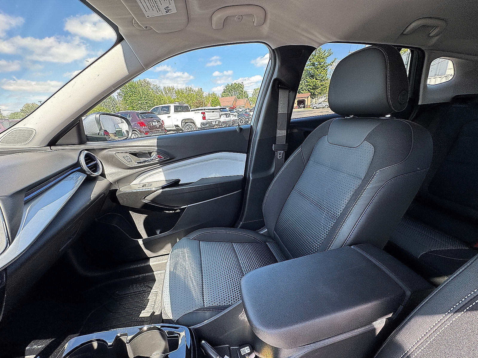 New 2026 Chevrolet Trax LT w/ Driver Confidence Package FWD image 7