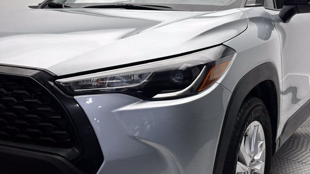 Certified 2025 Toyota Corolla Cross LE FWD image 3