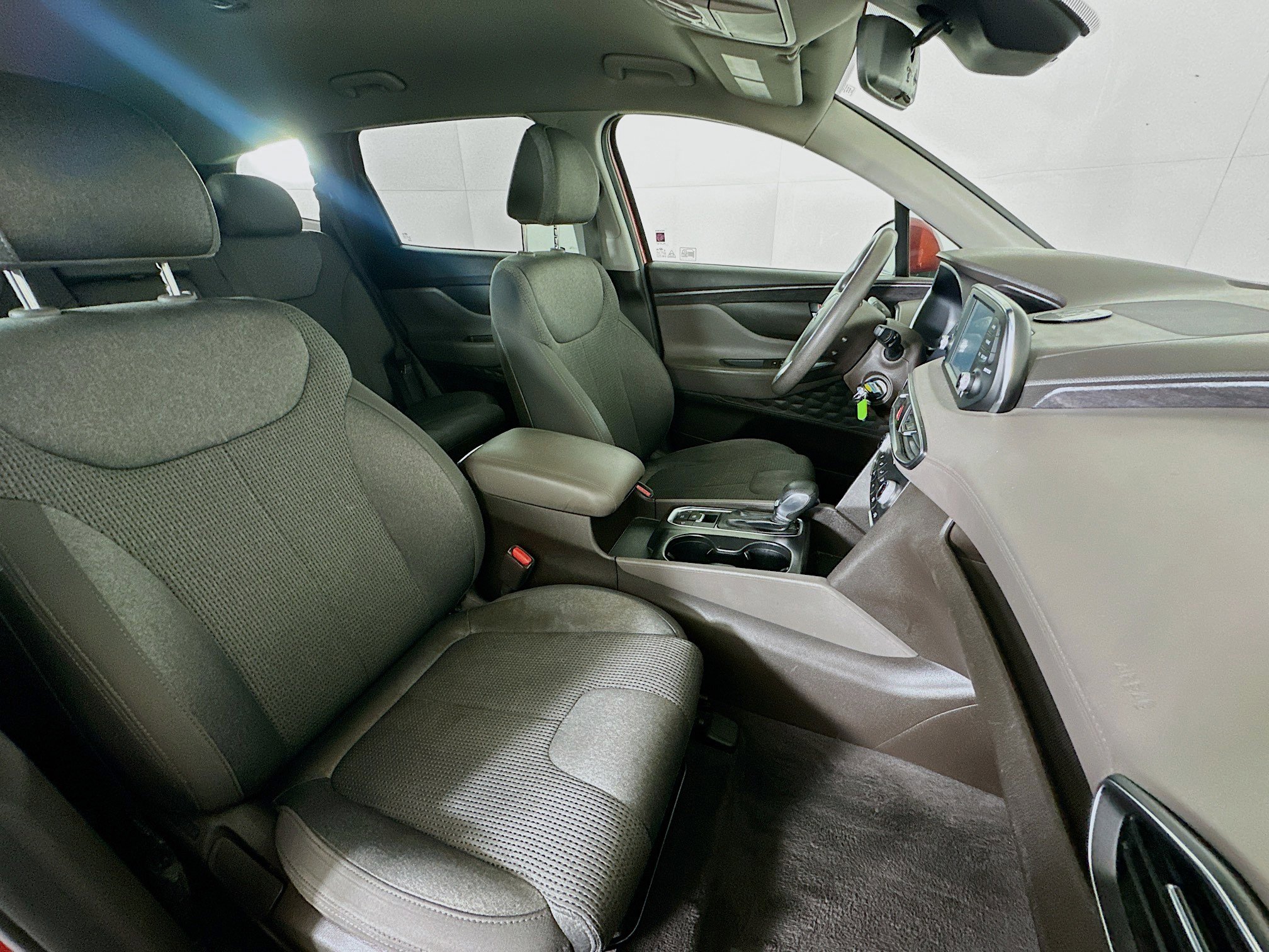 Used 2020 Hyundai Santa Fe SE image 29