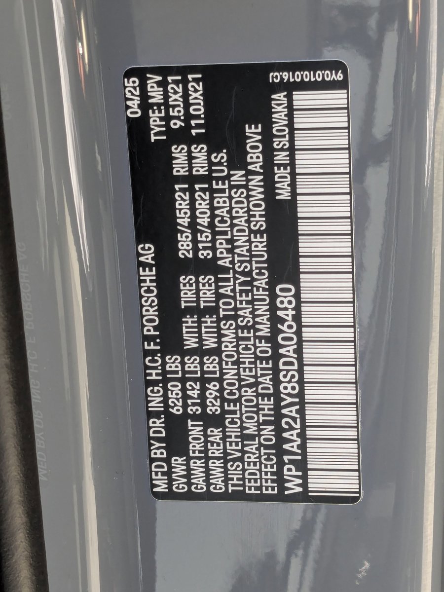 Certified 2025 Porsche Cayenne AWD/4WD image 27