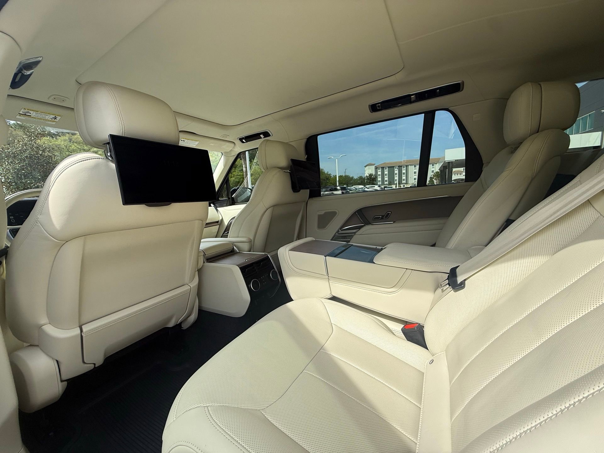 Used 2023 Land Rover Range Rover Long Wheelbase Autobiography image 22