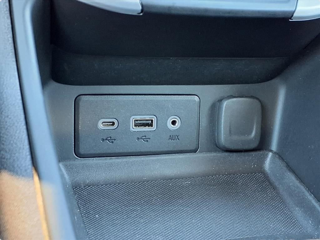 Used 2023 GMC Terrain SLE w/ Driver Convenience Package image 14