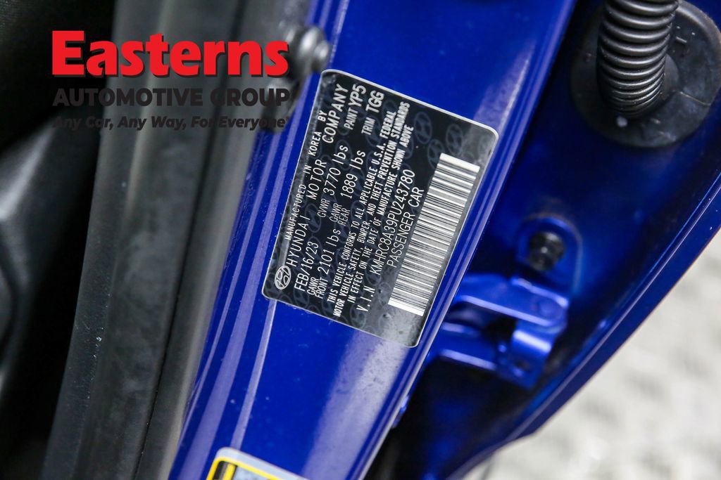 Used 2023 Hyundai Venue SEL image 31