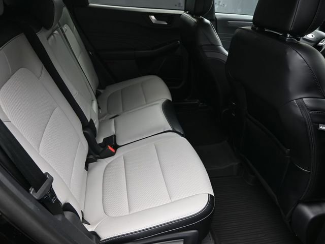 Used 2025 Ford Escape SE image 32