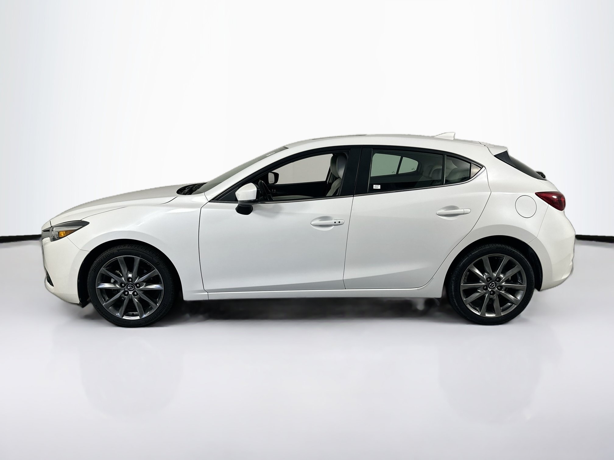 Used 2018 MAZDA MAZDA3 Grand Touring FWD image 8