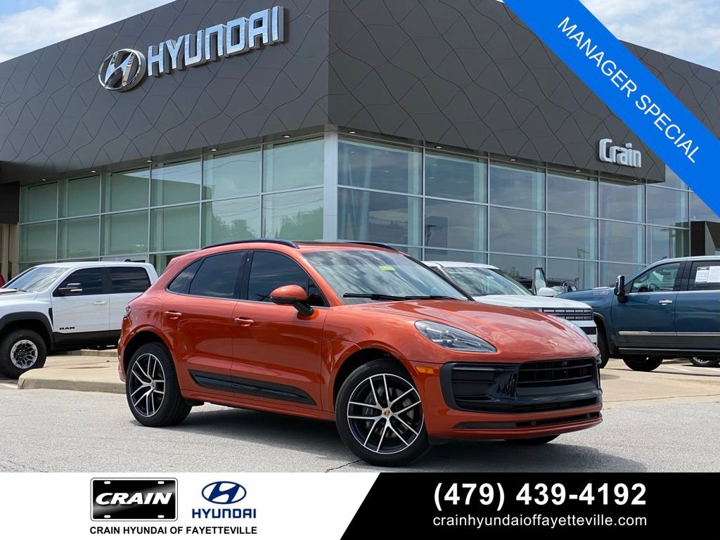 Used 2022 Porsche Macan AWD/4WD image 1