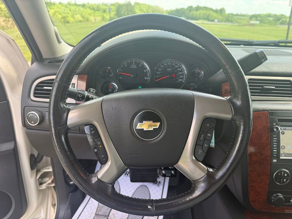 Used 2013 Chevrolet Avalanche LTZ AWD/4WD image 25