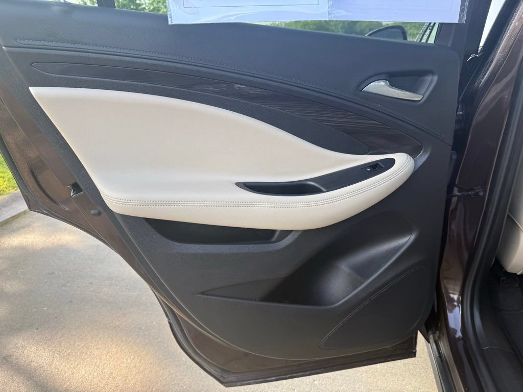 Used 2020 Buick Envision Essence FWD image 13