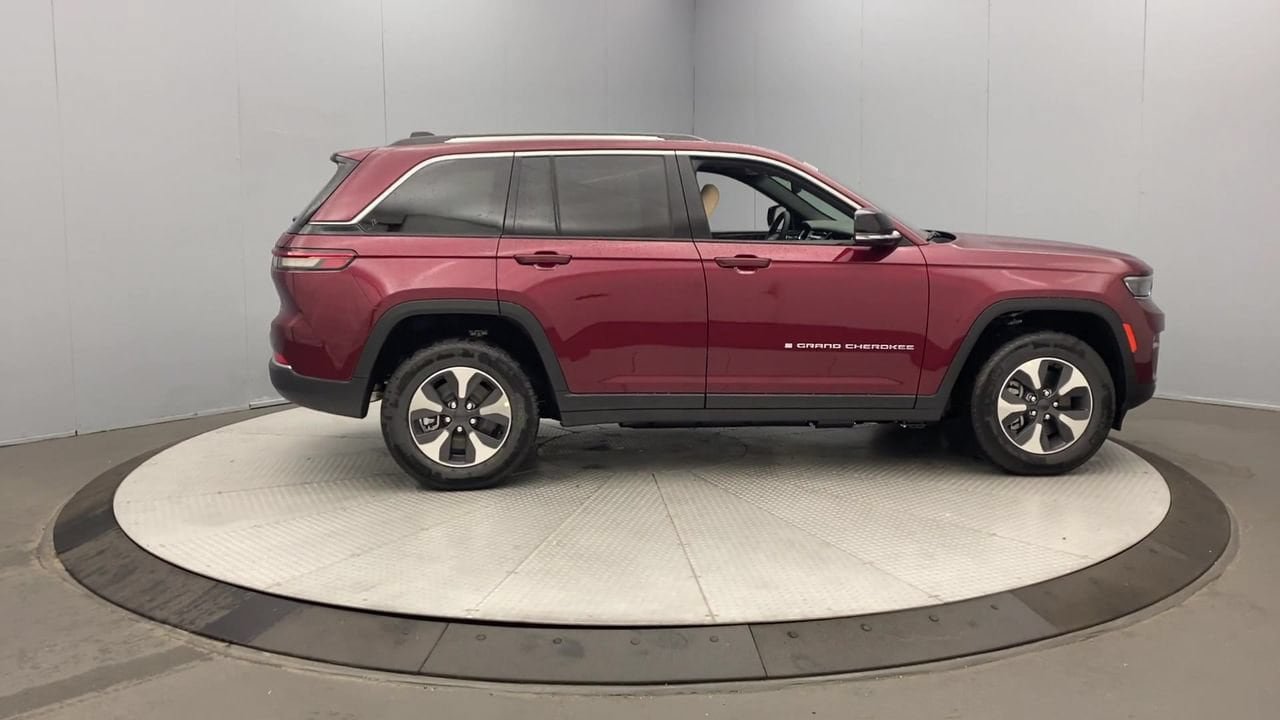 Used 2023 Jeep Grand Cherokee 4WD 4xe image 6
