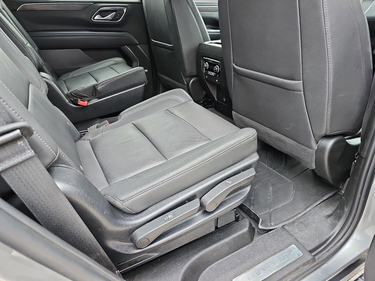 Used 2023 Chevrolet Tahoe Z71 w/ Luxury Package image 14