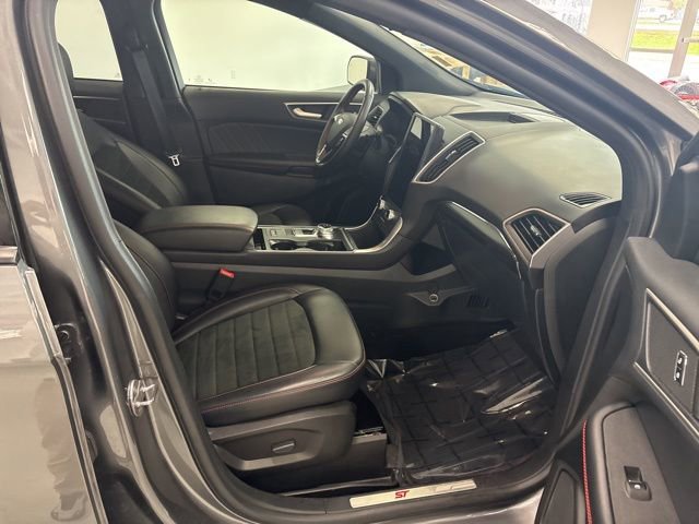 Used 2023 Ford Edge ST-Line w/ Class II Trailer Tow Package AWD/4WD image 22