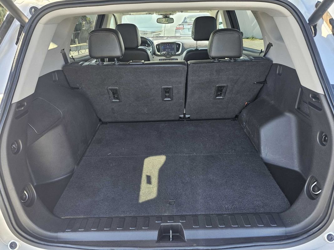 Used 2022 GMC Terrain SLT image 13