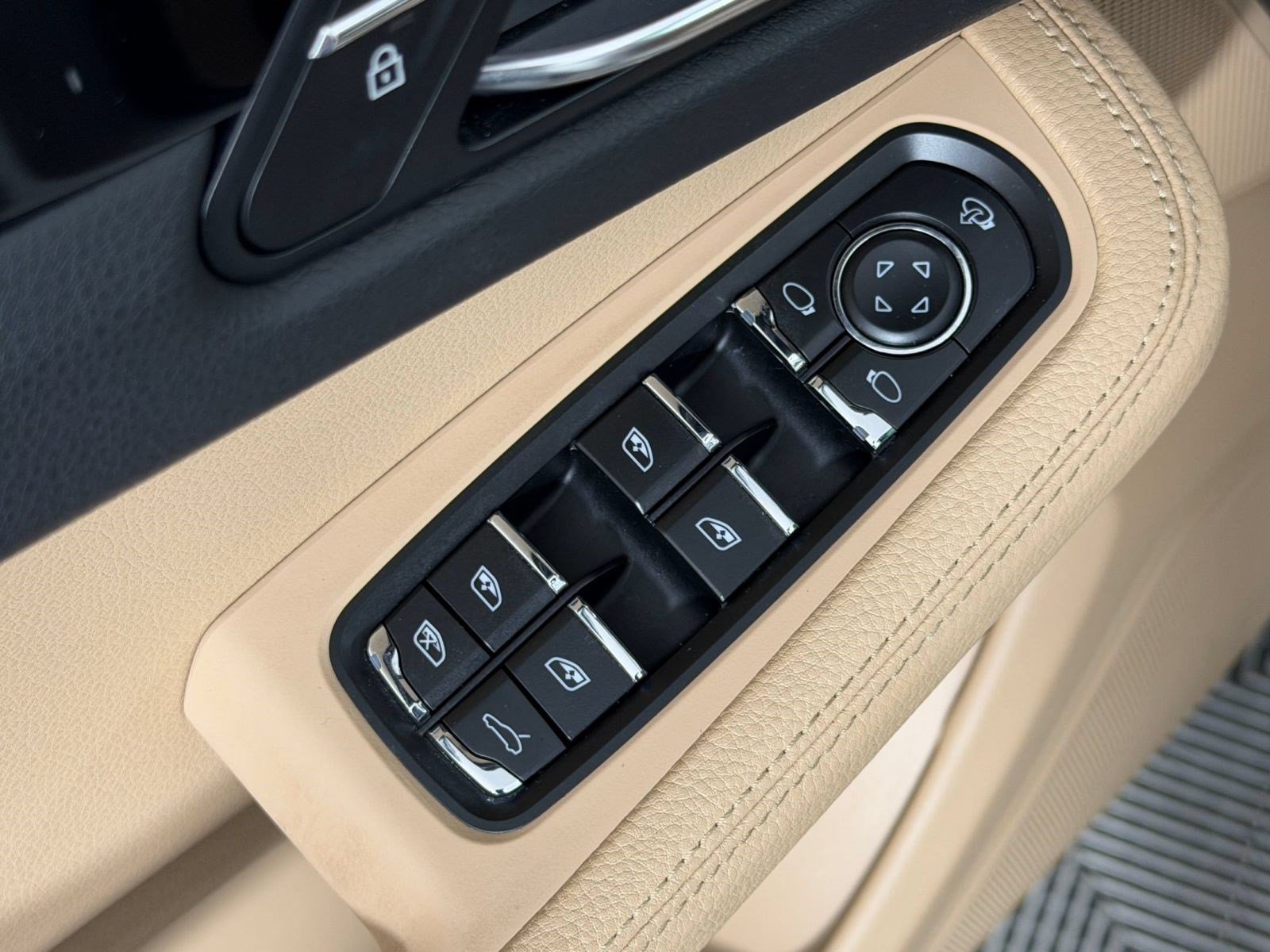 Used 2022 Porsche Macan AWD/4WD image 24
