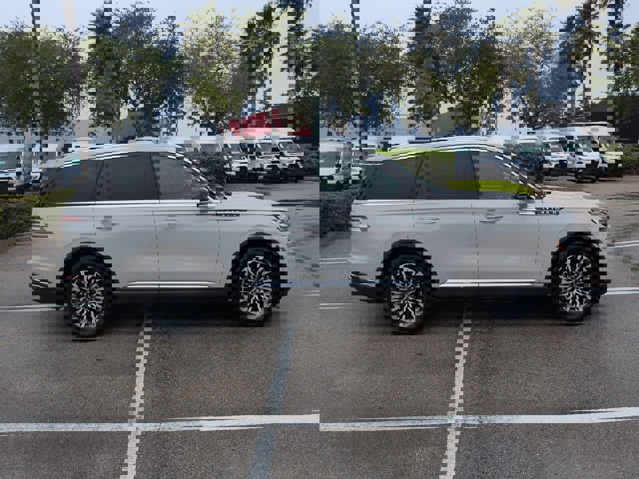 Certified 2022 Lincoln Aviator Reserve RWD image 3