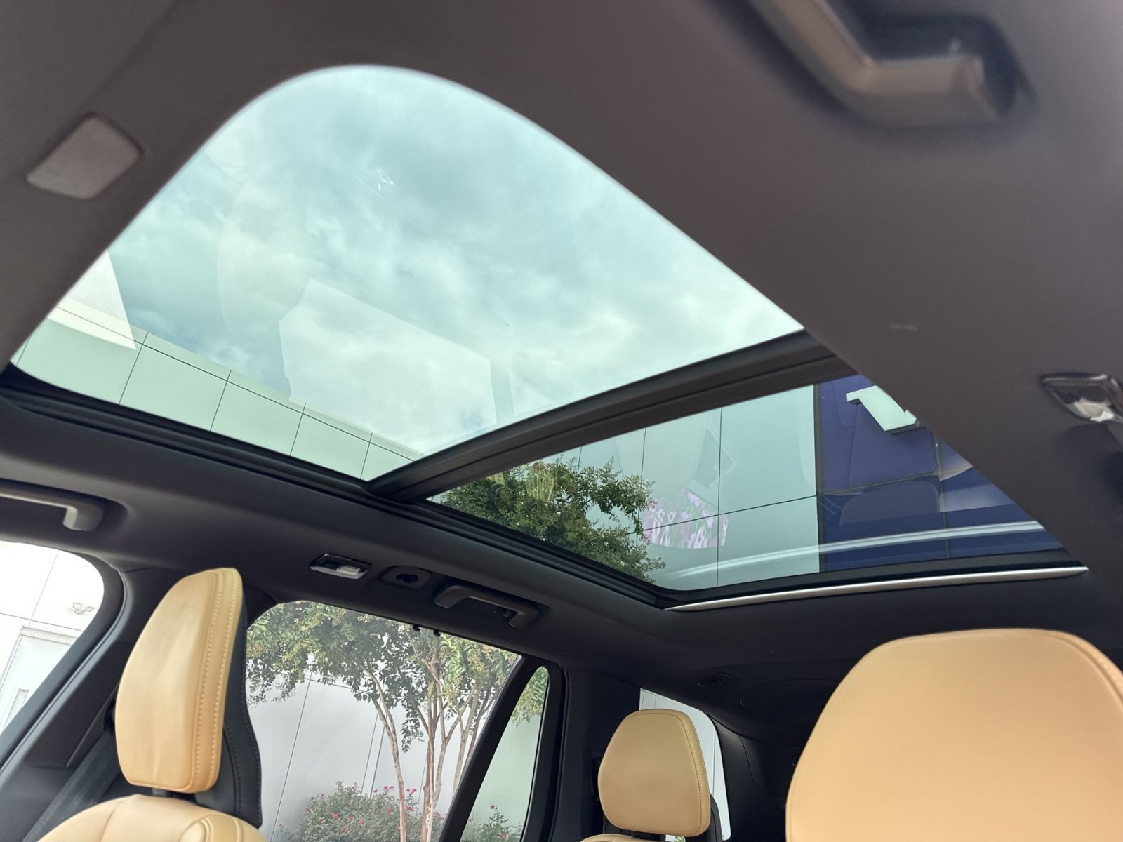 Certified 2024 Volvo XC90 B6 Ultimate w/ Protection Package Premier AWD/4WD image 24