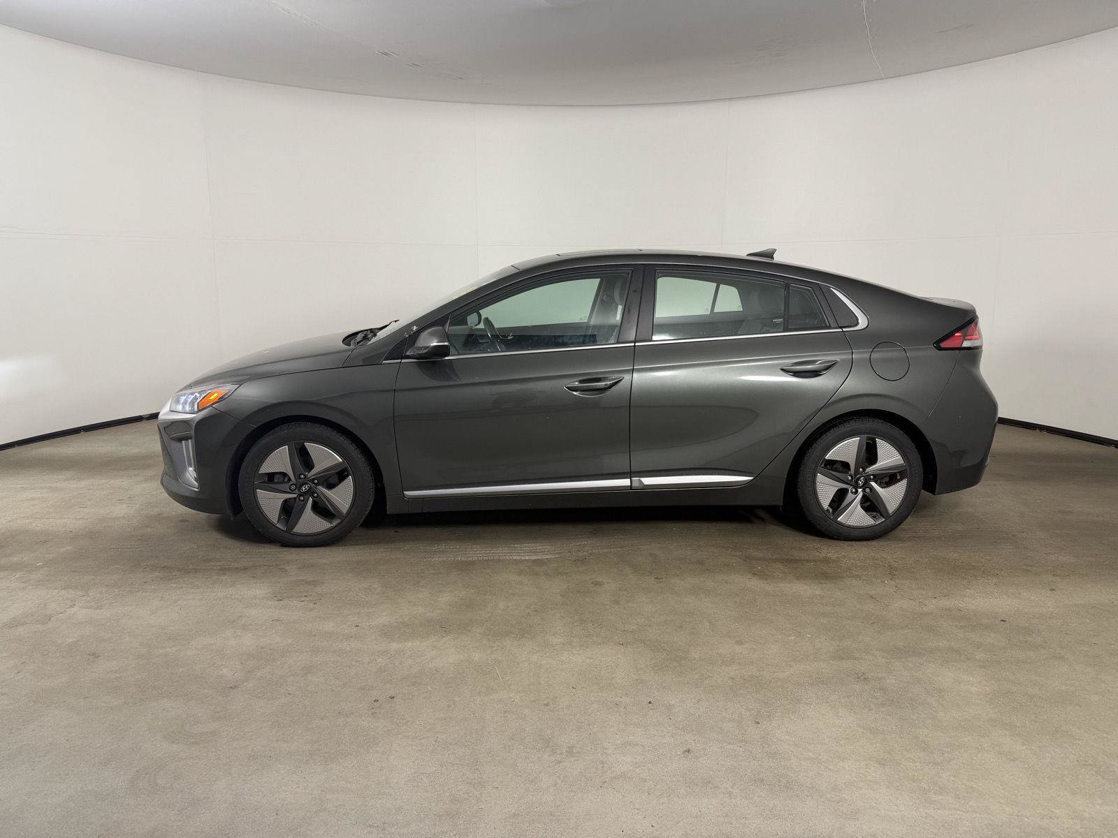 Used 2021 Hyundai Ioniq Limited FWD image 11