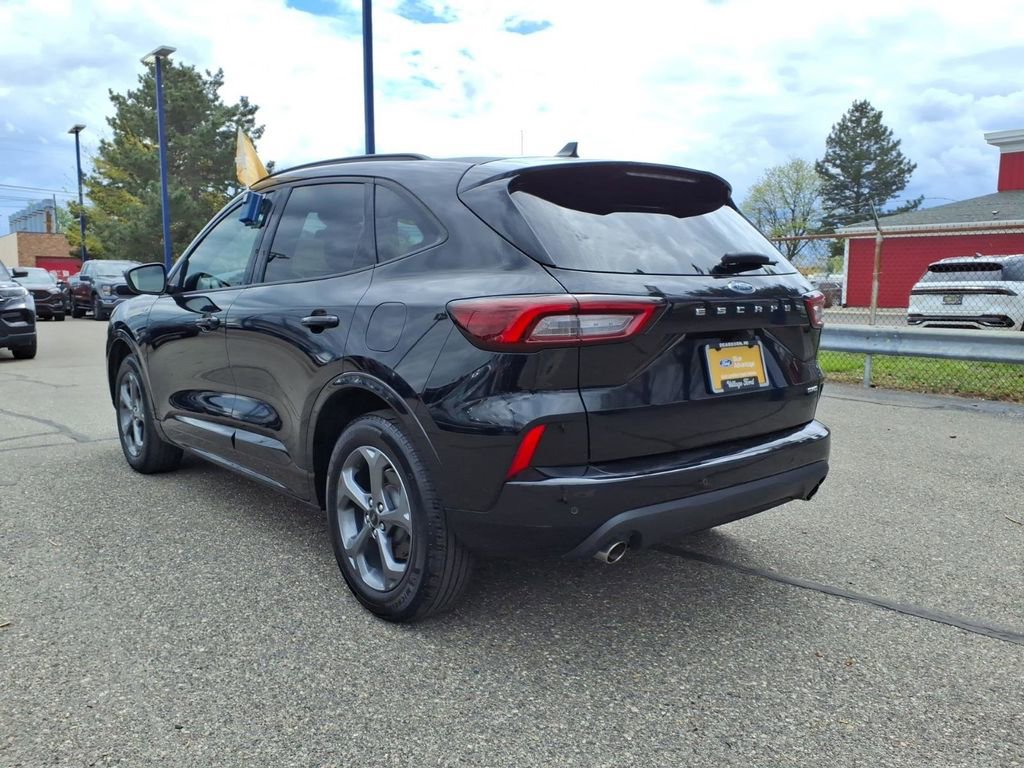Used 2024 Ford Escape ST-Line w/ Tech Pack #1 AWD/4WD image 9